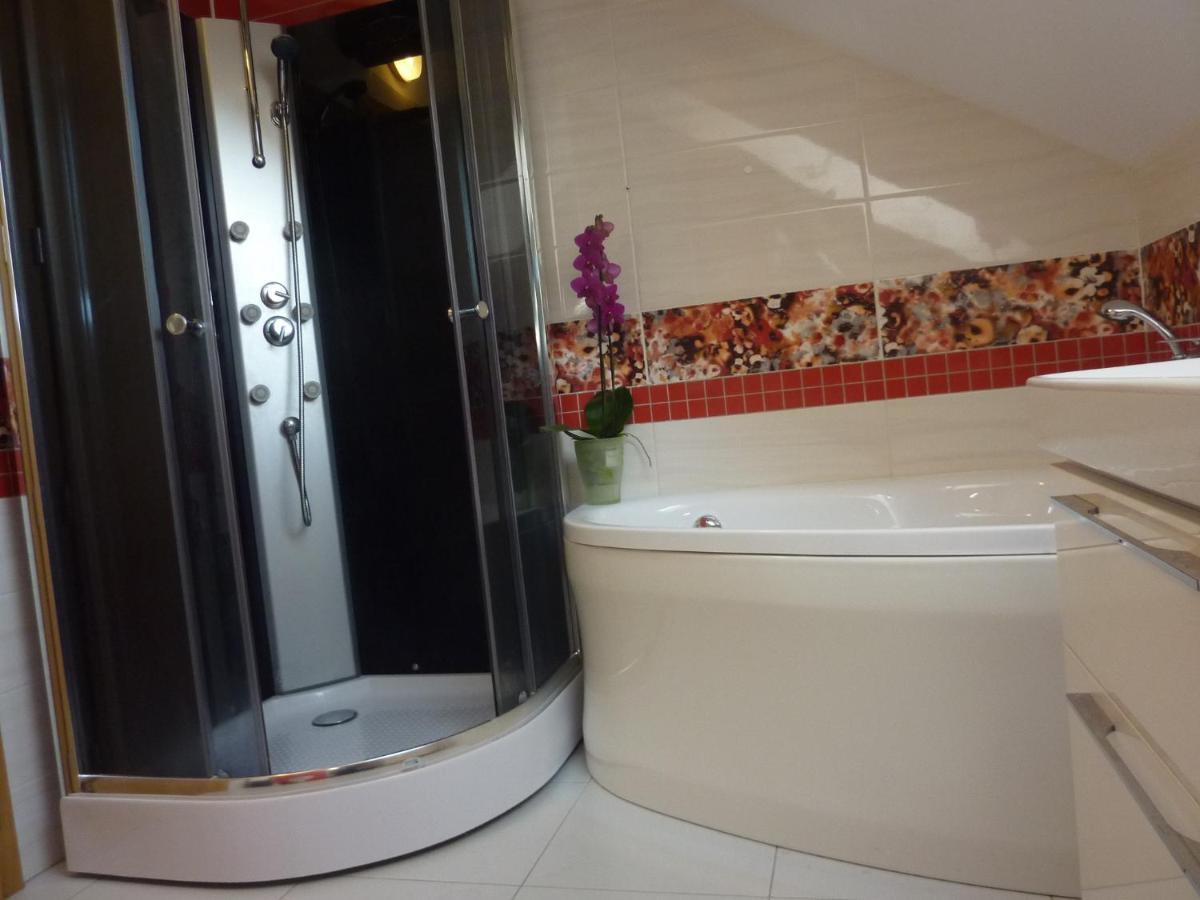 Velky Apartman V Rodinnom Dvojdome, Free Parking Caşonia Exterior foto